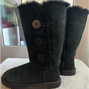 Black Bailey Button Uggs Size 6